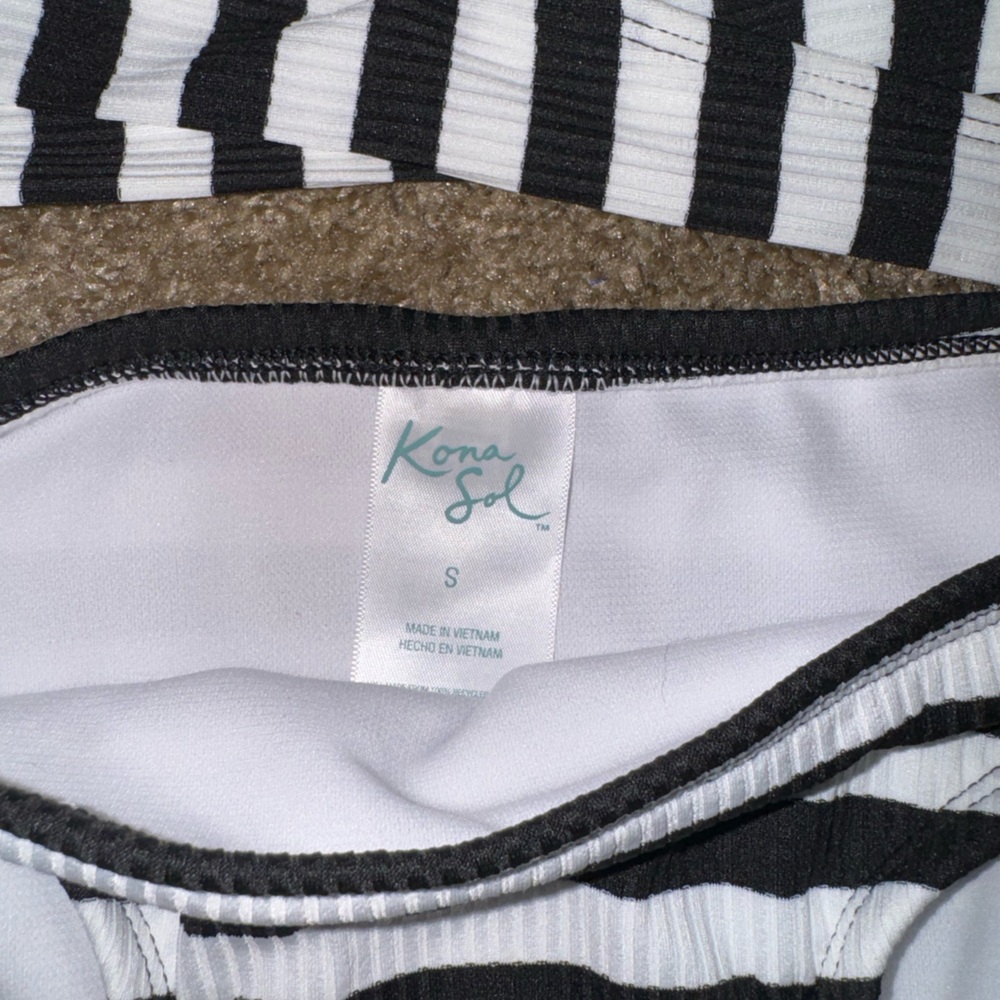 Kona Sol black and white bikini set - Picture 4 of 6
